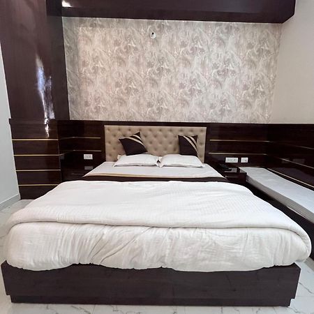 Hotel Mangalam Grand Lucknow Esterno foto