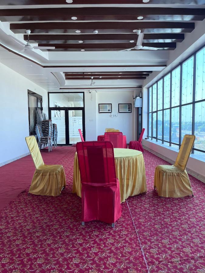 Hotel Mangalam Grand Lucknow Esterno foto