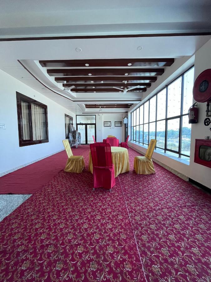 Hotel Mangalam Grand Lucknow Esterno foto