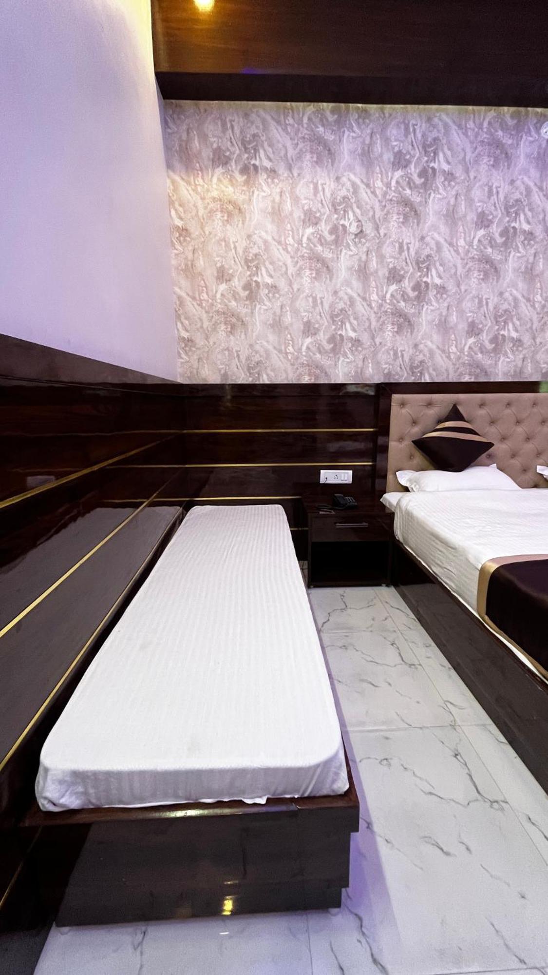 Hotel Mangalam Grand Lucknow Esterno foto