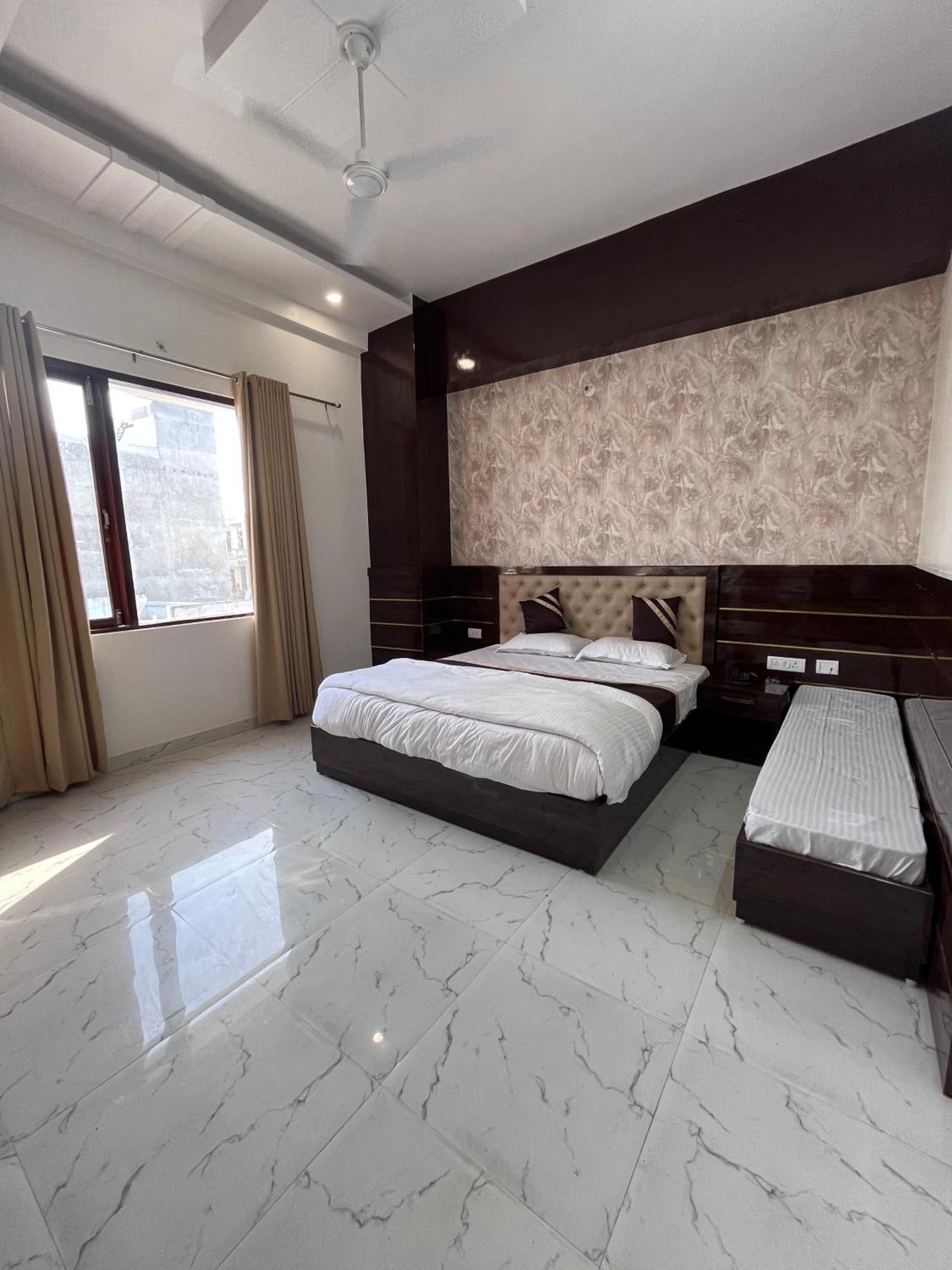 Hotel Mangalam Grand Lucknow Esterno foto