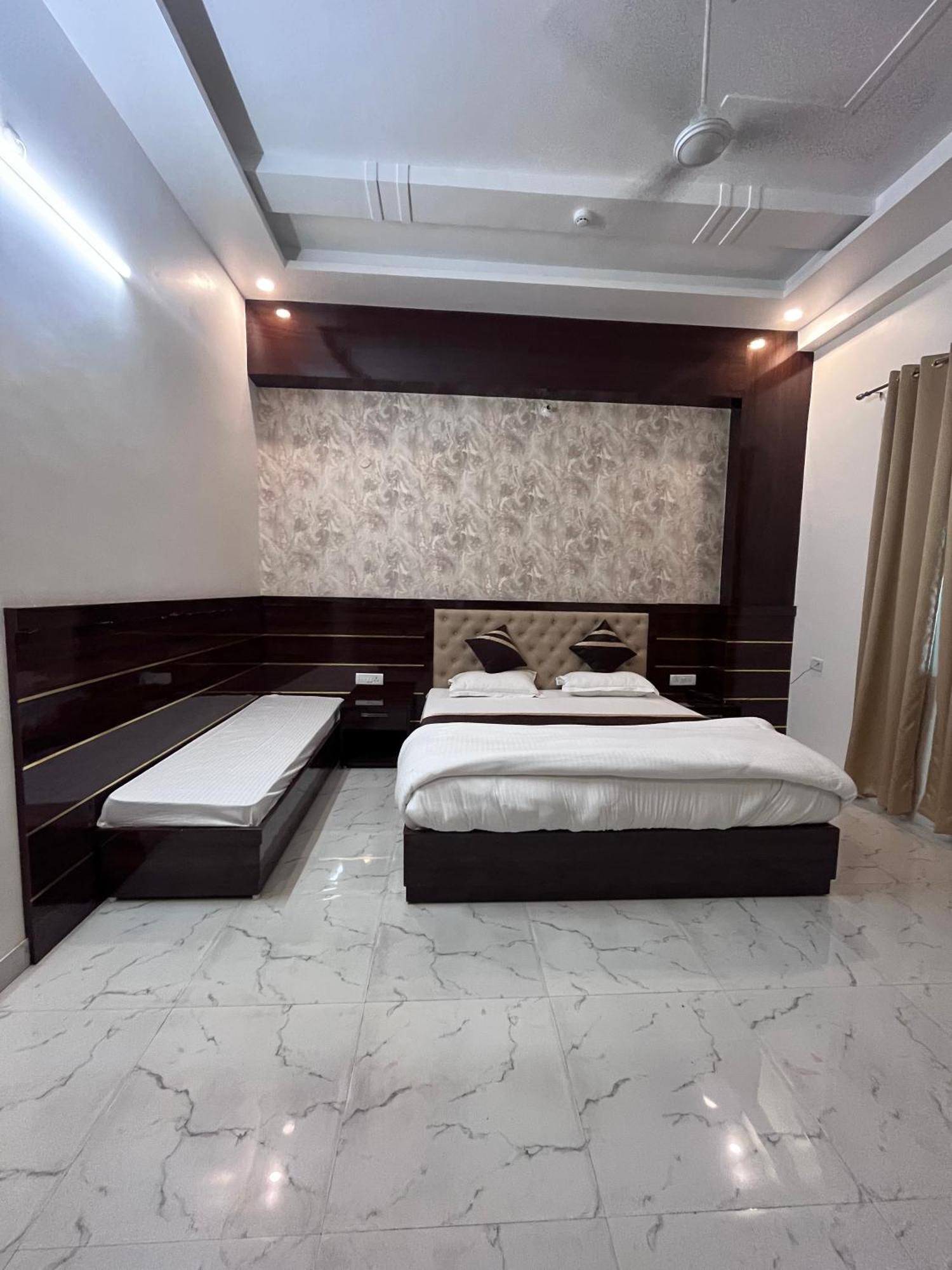 Hotel Mangalam Grand Lucknow Esterno foto