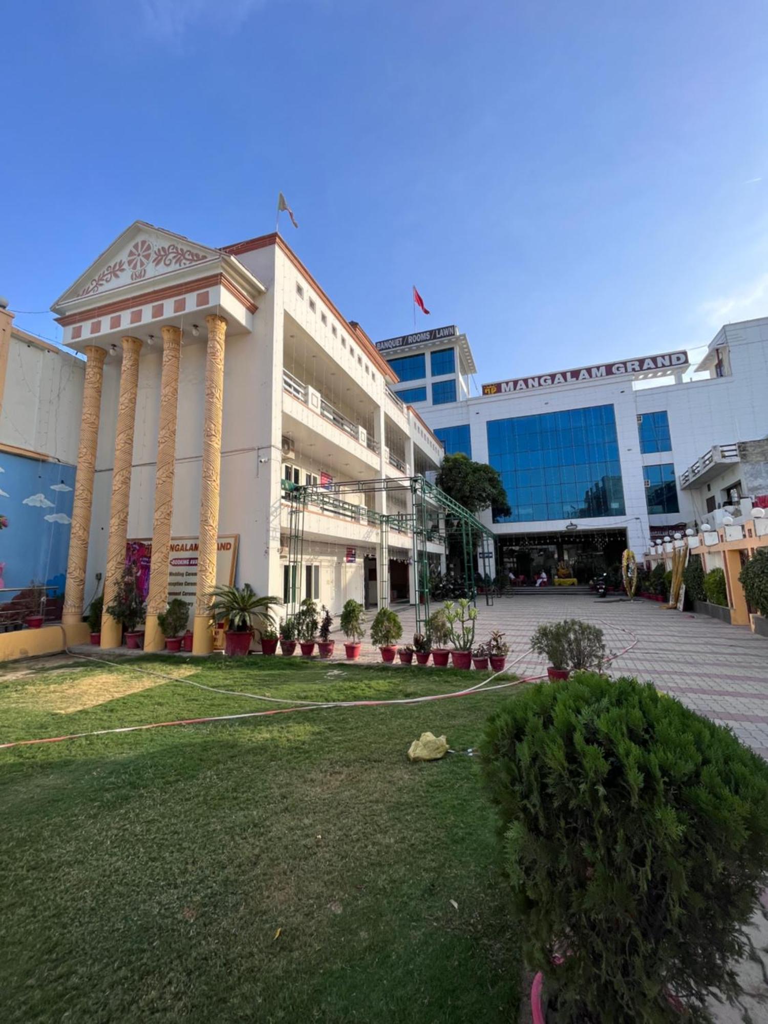 Hotel Mangalam Grand Lucknow Esterno foto